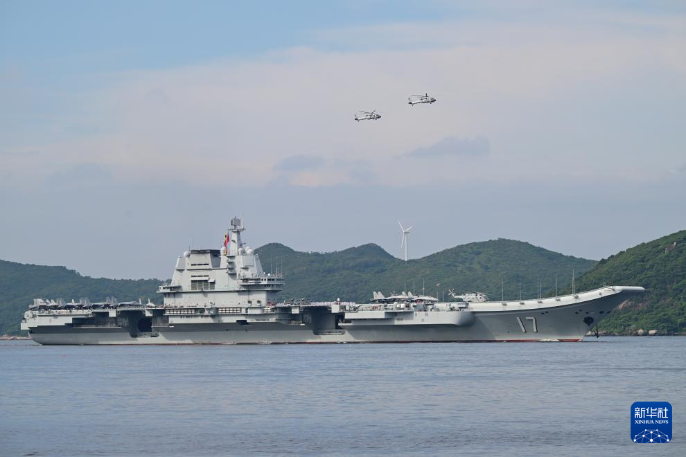 海军山东舰航母编队抵达香港